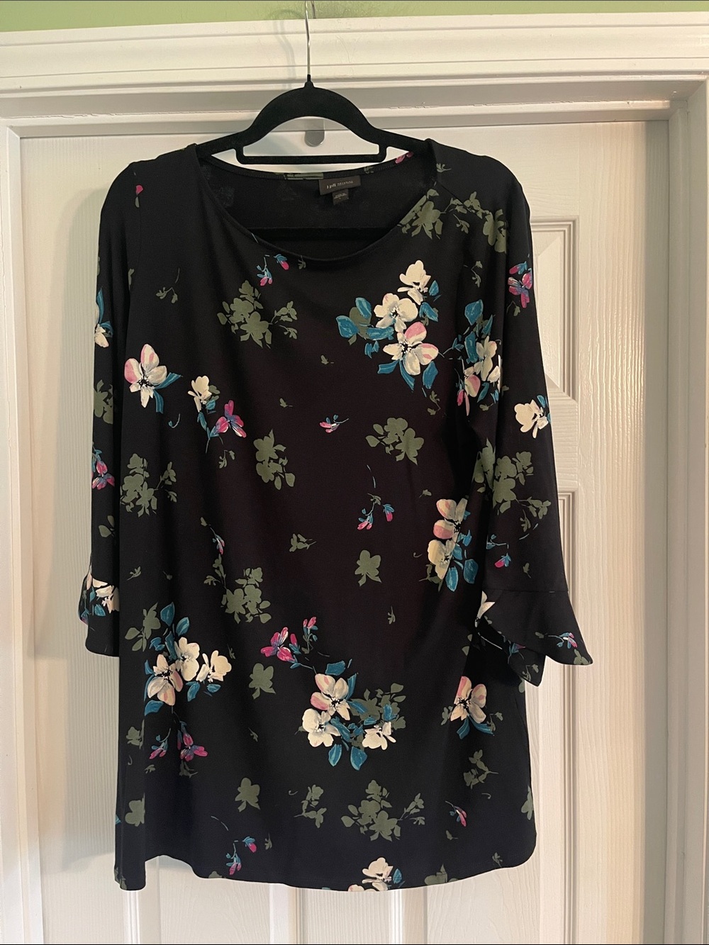 J Jill Wearever Collection Tunic Top Black Floral-Sz Large